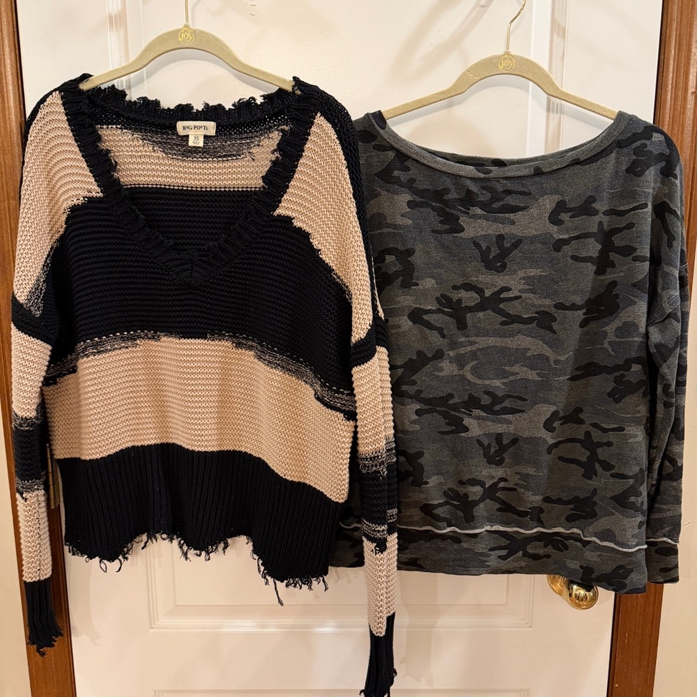 SET! Wild Poets + Sundry XS Set of 2 Like New Sweater/Sweatshirt
